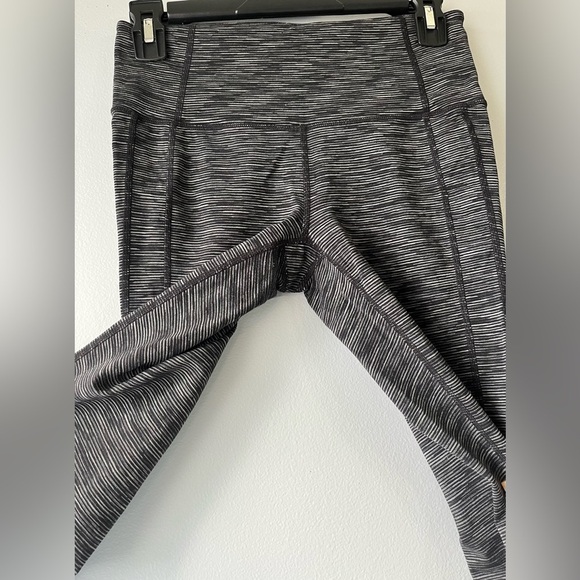 Athleta women’s small heathered black/gray Space Dye workout leggings - Picture 5 of 9